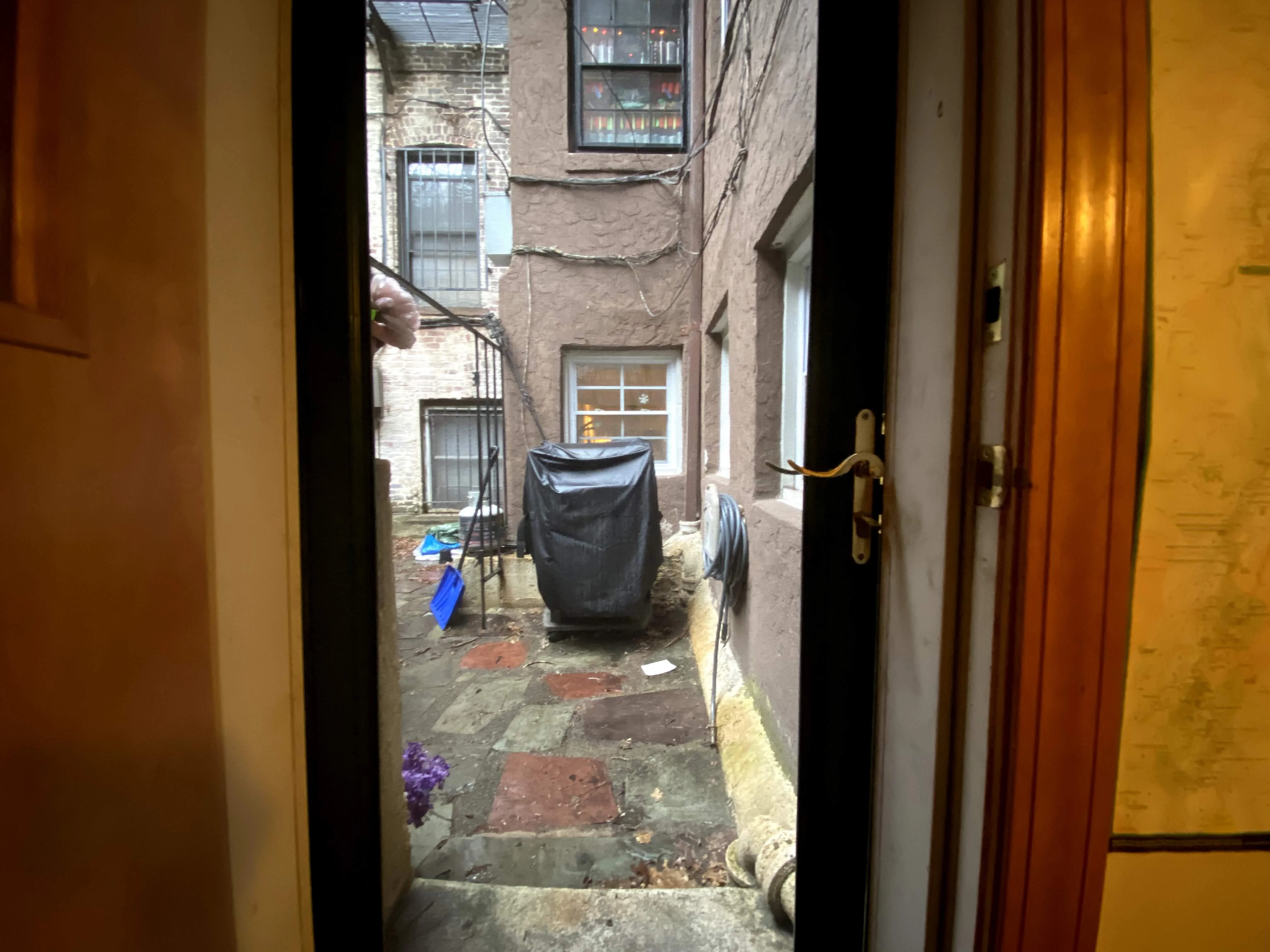 2 bed, 1 bath apartment for rent at 78 Phillips St Unit 1, Beacon Hill — photo 11 of 14