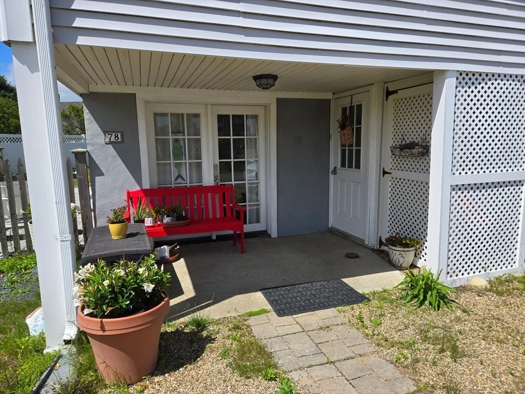 1 bed, 1 bath apartment for rent at 78 Southern Unit A, Newbury — photo 1 of 12