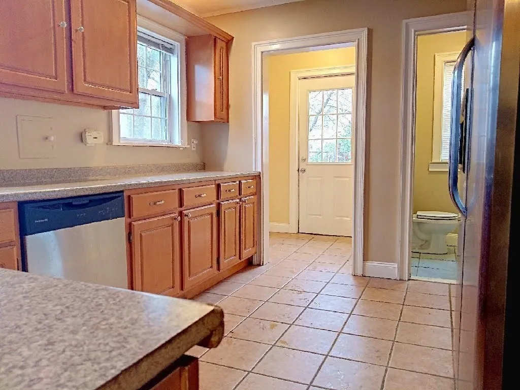 3 bed, 1 bath apartment for rent at 78 Summer St Unit 0, Weymouth — photo 5 of 25