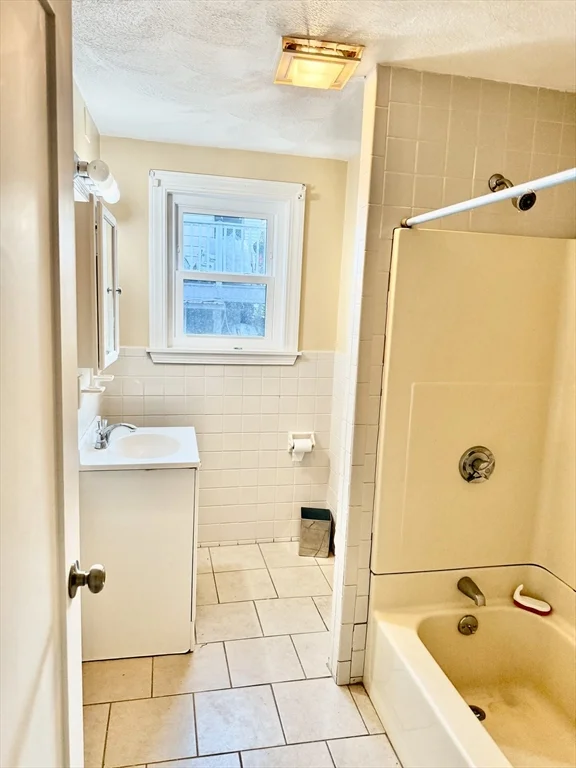 3 bed, 1 bath apartment for rent at 78 Summer St Unit 1, Everett — photo 3 of 22