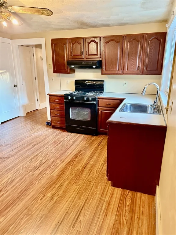 3 bed, 1 bath apartment for rent at 78 Summer St Unit 1, Everett — photo 10 of 22