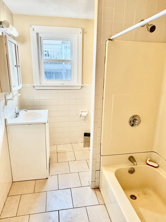 3 bed, 1 bath apartment for rent at 78 Summer St Unit 1, Everett — photo 20 of 22
