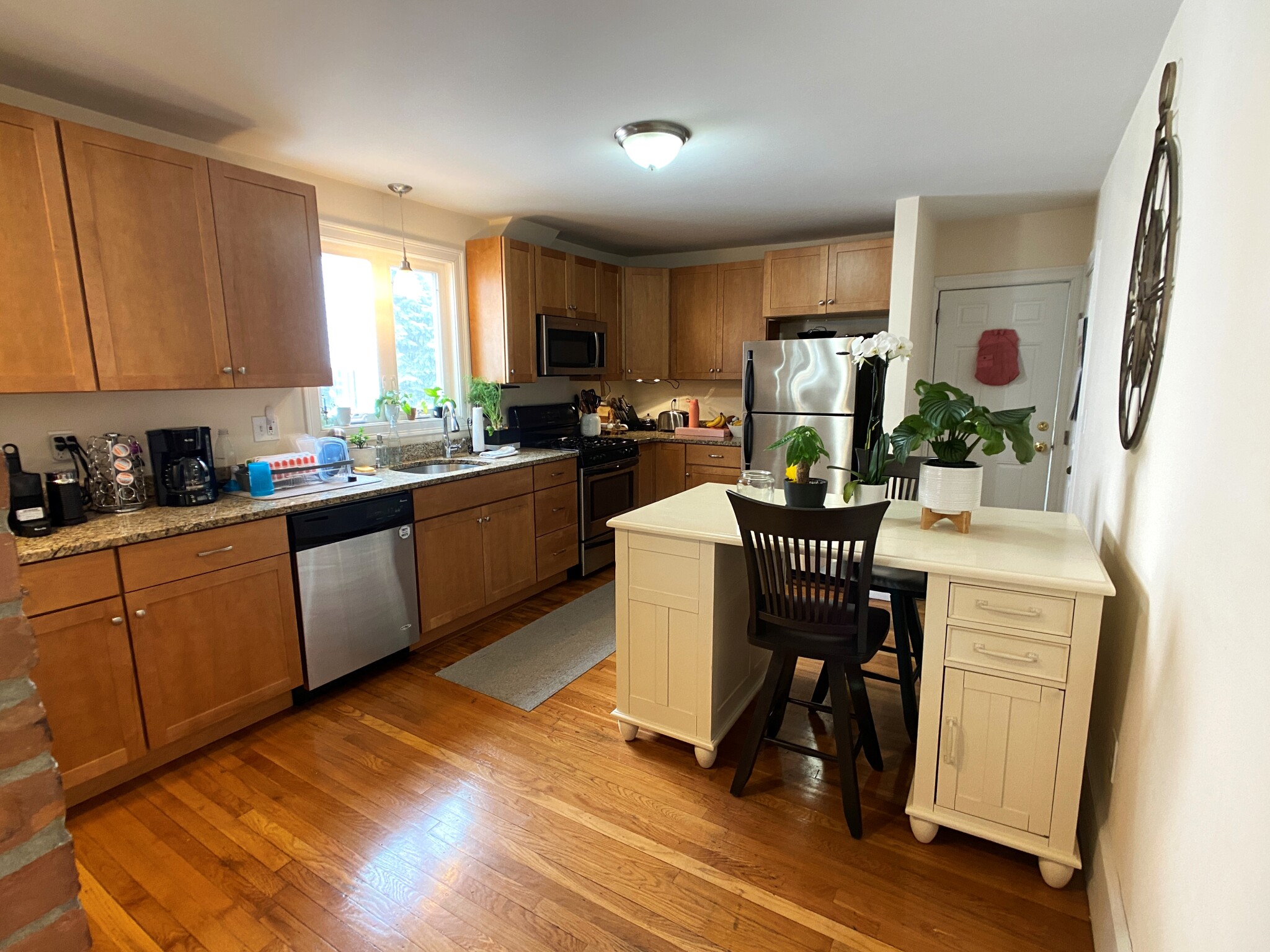 3 bed, 1 bath apartment for rent at 78 Ten Hills Rd Unit 1A, Ten Hills — photo 3 of 8