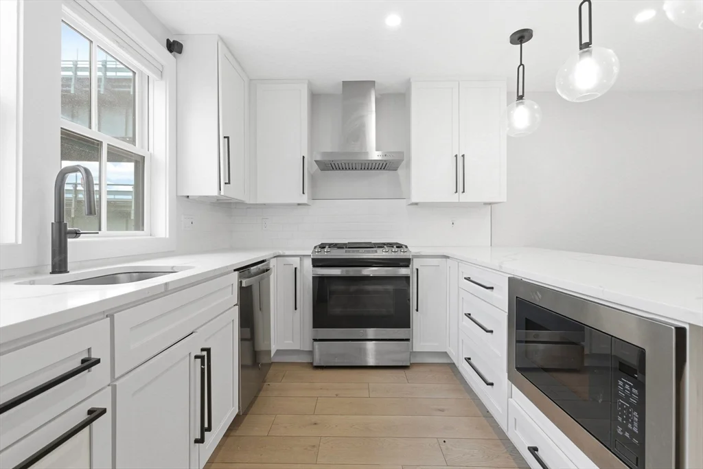 4 bed, 2 bath apartment for rent at 78 Tremont St Unit 78, Charlestown — photo 10 of 31