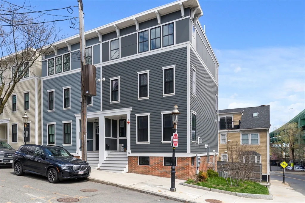 4 bed, 2 bath apartment for rent at 78 Tremont St Unit 78, Charlestown — photo 1 of 31
