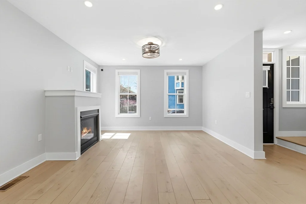 4 bed, 2 bath apartment for rent at 78 Tremont St Unit 78, Charlestown — photo 5 of 31