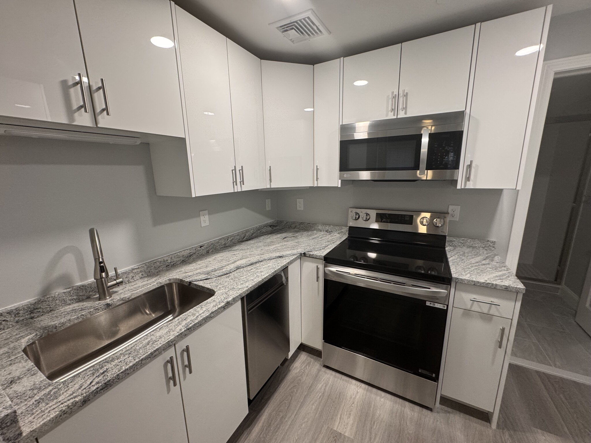 1 bed, 1 bath apartment for rent at 78 Tyler St Unit 3, Chinatown — photo 2 of 10