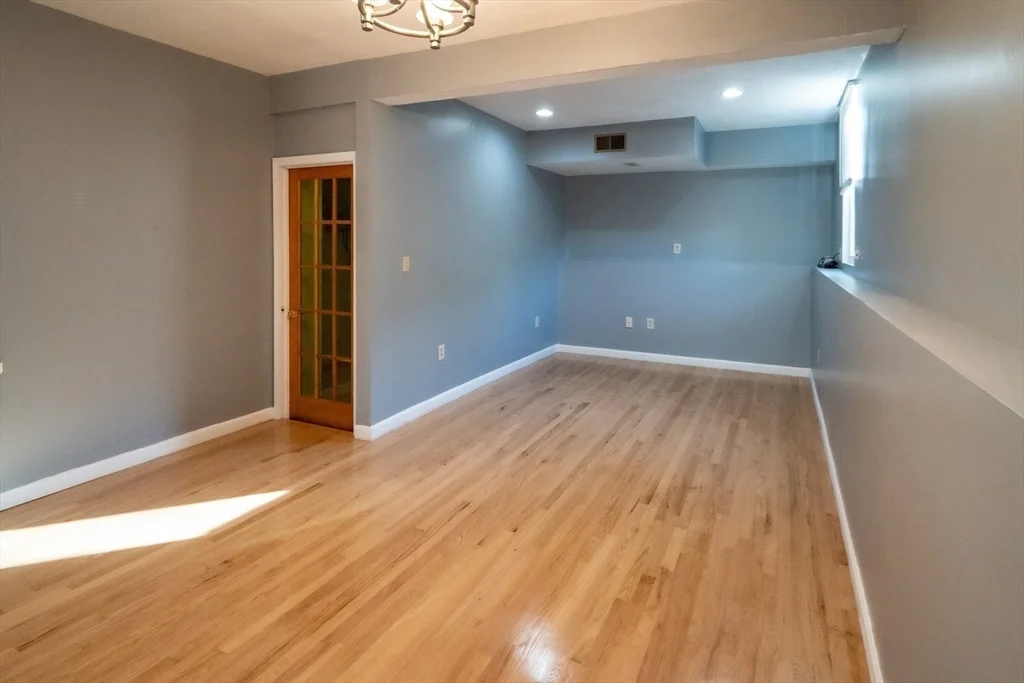 3 bed, 1 bath apartment for rent at 78 W 3rd Unit 78, Lowell — photo 6 of 12