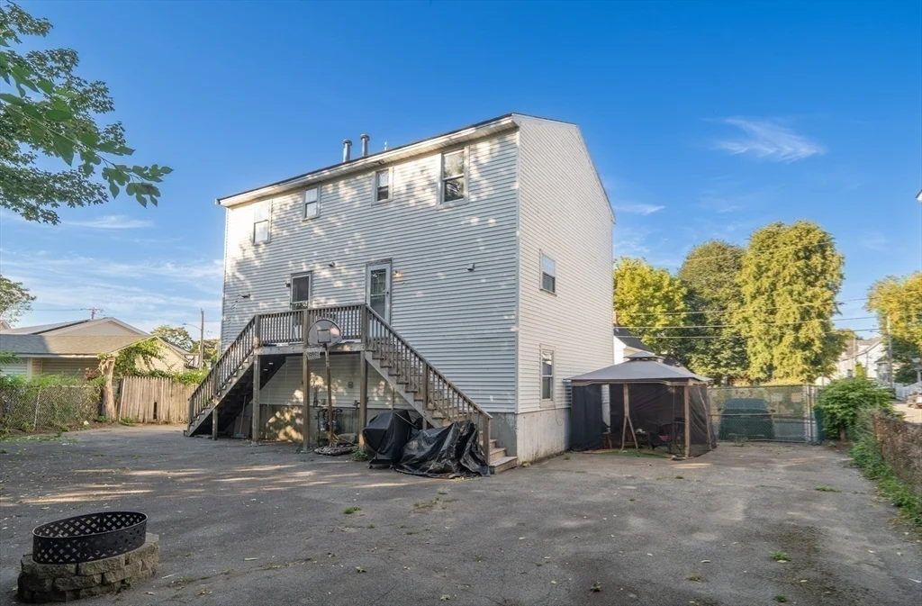3 bed, 1 bath apartment for rent at 78 W 3rd Unit 78, Lowell — photo 1 of 12