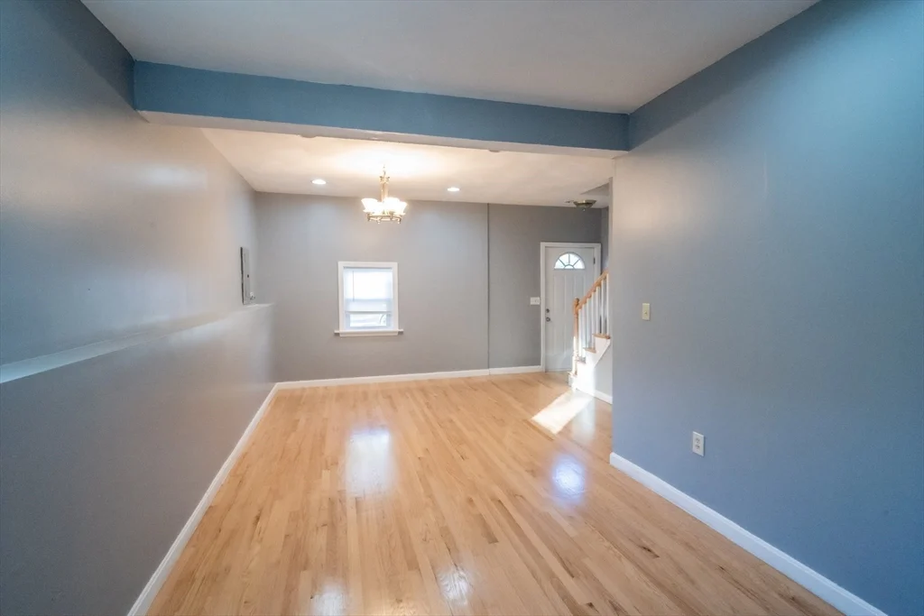 3 bed, 1 bath apartment for rent at 78 W 3rd Unit 78, Lowell — photo 5 of 12
