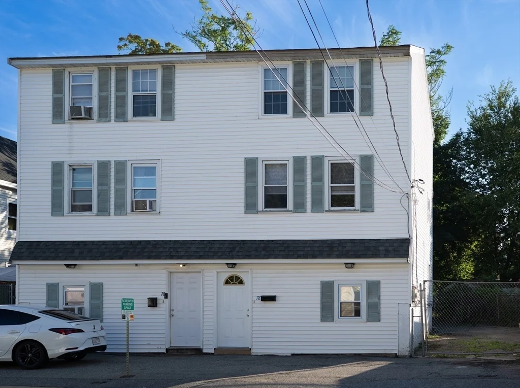 3 bed, 1 bath apartment for rent at 78 W 3rd Unit 78, Lowell — photo 2 of 12