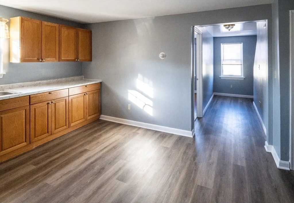 3 bed, 1 bath apartment for rent at 78 W 3rd Unit 78, Lowell — photo 11 of 12