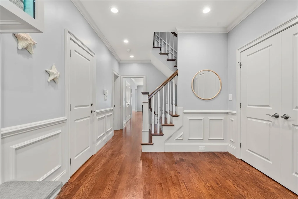 6 bed, 4+ bath apartment for rent at 78 Waban Park Unit 78, Nonantum — photo 2 of 12