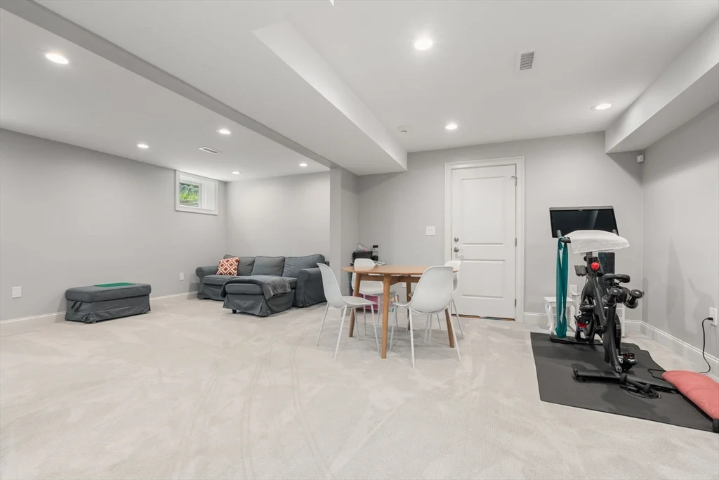 6 bed, 4+ bath apartment for rent at 78 Waban Park Unit 78, Nonantum — photo 10 of 12