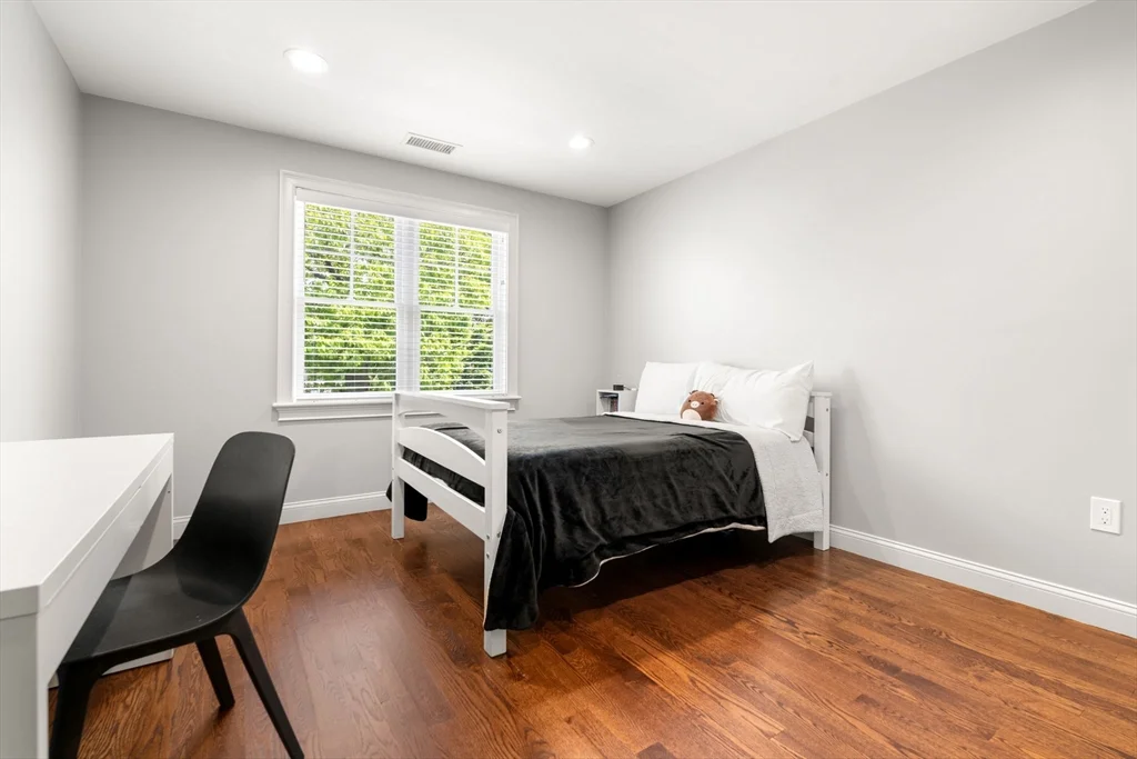 6 bed, 4+ bath apartment for rent at 78 Waban Park Unit 78, Nonantum — photo 11 of 12