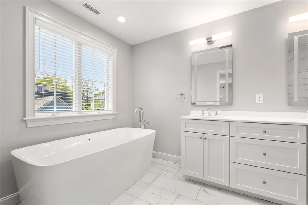 6 bed, 4+ bath apartment for rent at 78 Waban Park Unit 78, Nonantum — photo 8 of 12