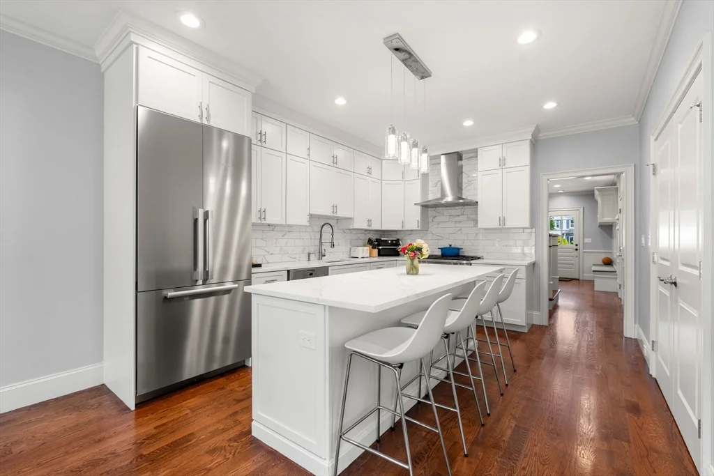 6 bed, 4+ bath apartment for rent at 78 Waban Park Unit 78, Nonantum — photo 4 of 12