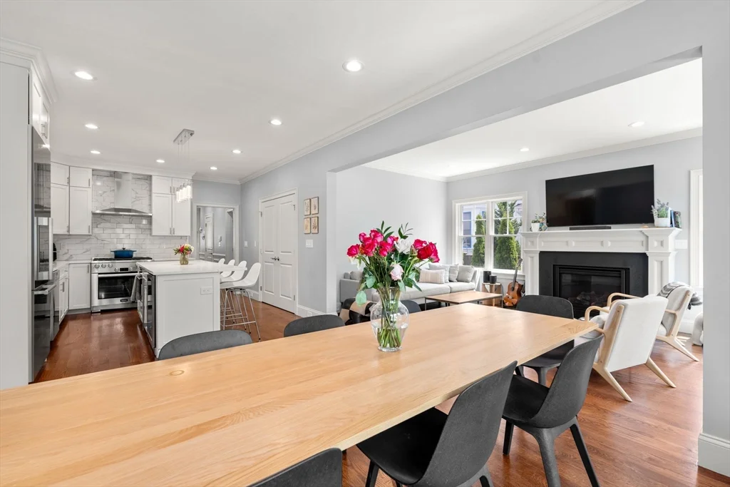 6 bed, 4+ bath apartment for rent at 78 Waban Park Unit 78, Nonantum — photo 5 of 12