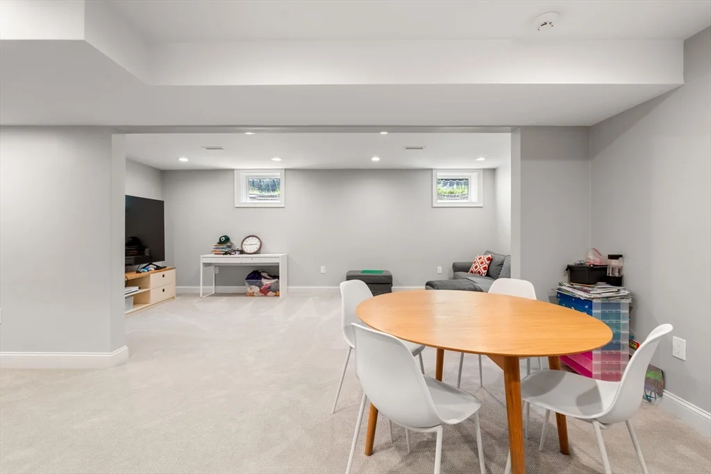 6 bed, 4+ bath apartment for rent at 78 Waban Park Unit 78, Nonantum — photo 9 of 12