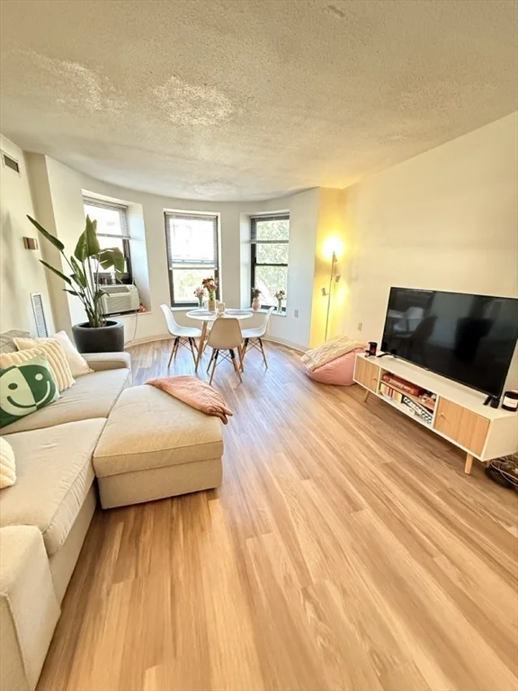 2 bed, 1 bath apartment for rent at 78 Westland Ave Unit 208, Fenway — photo 3 of 15