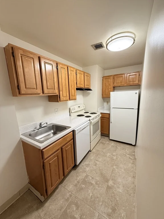 2 bed, 1 bath apartment for rent at 78 Westland Ave Unit G4, Fenway — photo 2 of 13
