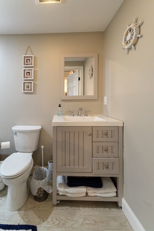 3 bed, 1 bath apartment for rent at 780 Nantasket Ave (June/July/Aug), Hull — photo 15 of 24