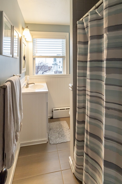 3 bed, 1 bath apartment for rent at 780 Nantasket Ave (June/July/Aug), Hull — photo 11 of 24