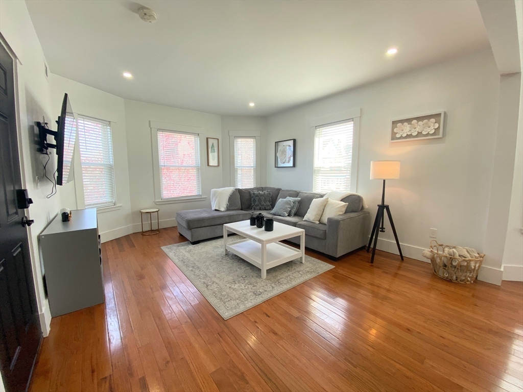 3 bed, 2 bath apartment for rent at 783 Washington St Unit 2, Dorchester — photo 3 of 30