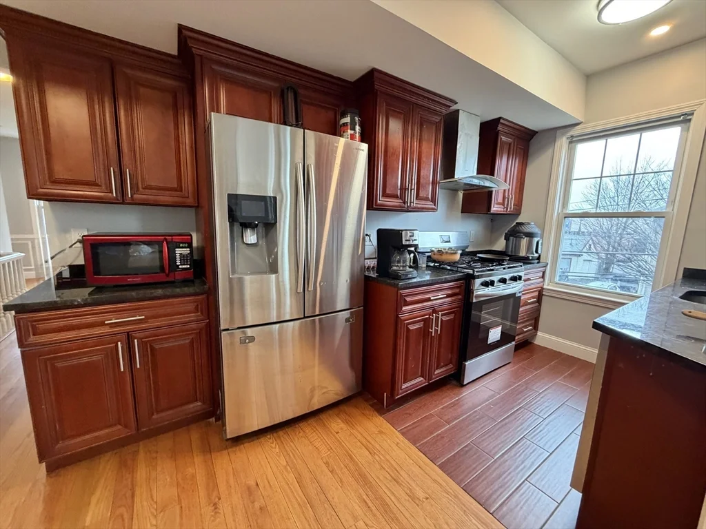 5 bed, 2 bath apartment for rent at 786 Moody St Unit 1, Waltham — photo 2 of 35