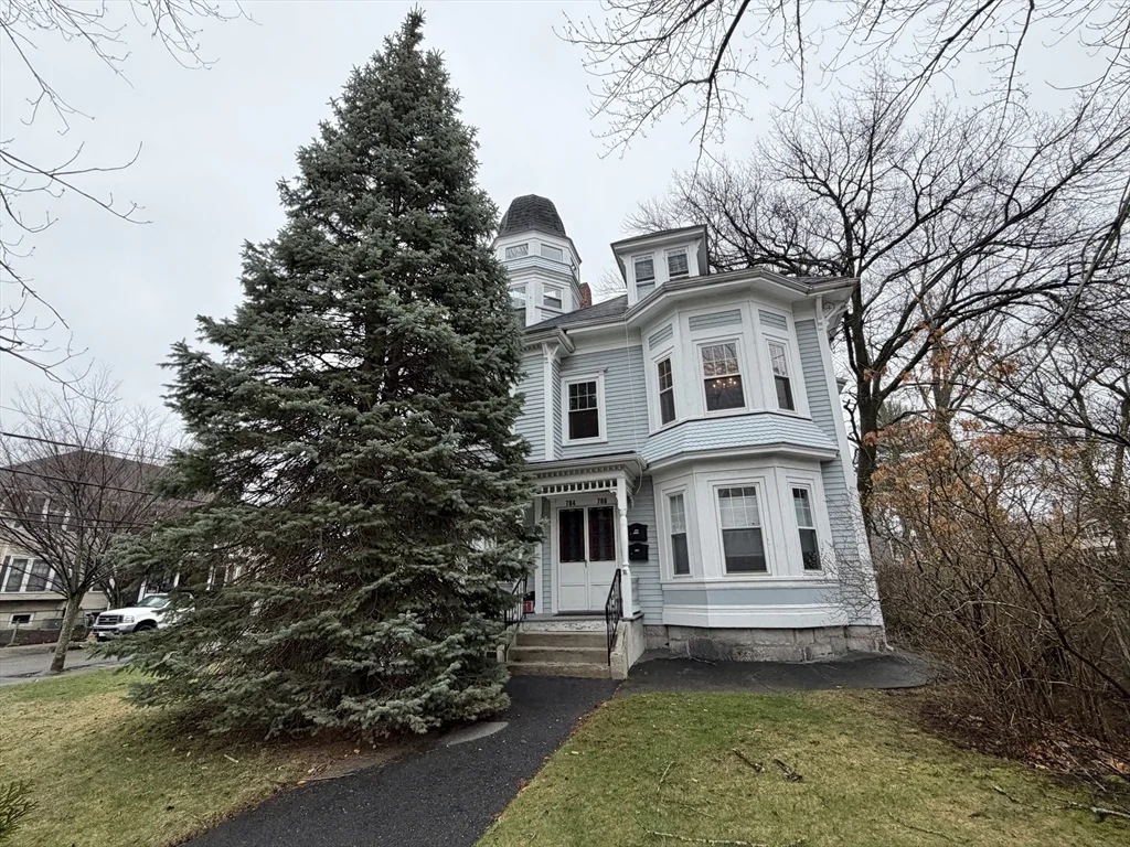 5 bed, 2 bath apartment for rent at 786 Moody St Unit 1, Waltham — photo 31 of 35