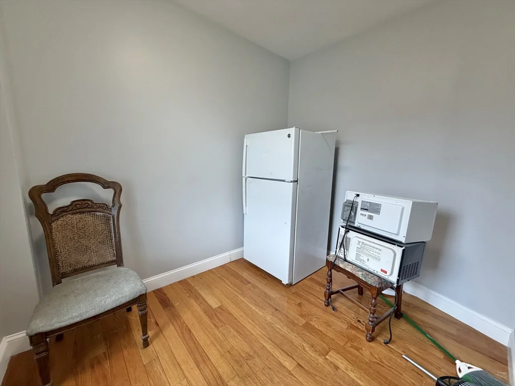 5 bed, 2 bath apartment for rent at 786 Moody St Unit 1, Waltham — photo 6 of 35