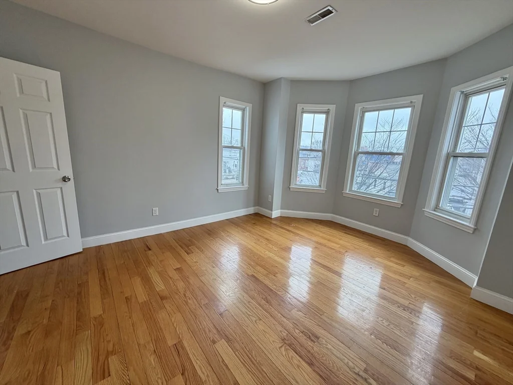 5 bed, 2 bath apartment for rent at 786 Moody St Unit 1, Waltham — photo 9 of 35