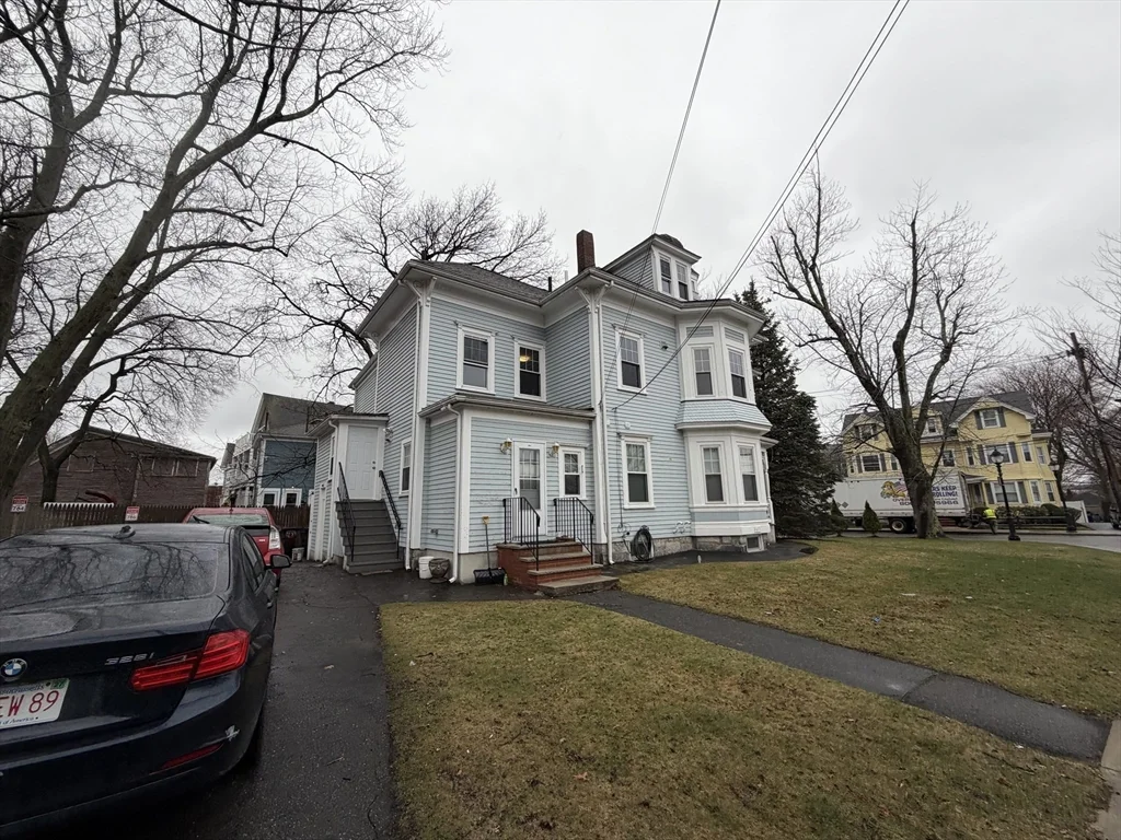 5 bed, 2 bath apartment for rent at 786 Moody St Unit 1, Waltham — photo 1 of 35