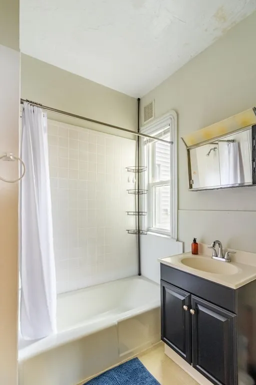 3 bed, 1 bath apartment for rent at 787 Columbia Rd Unit 1, Boston — photo 11 of 14