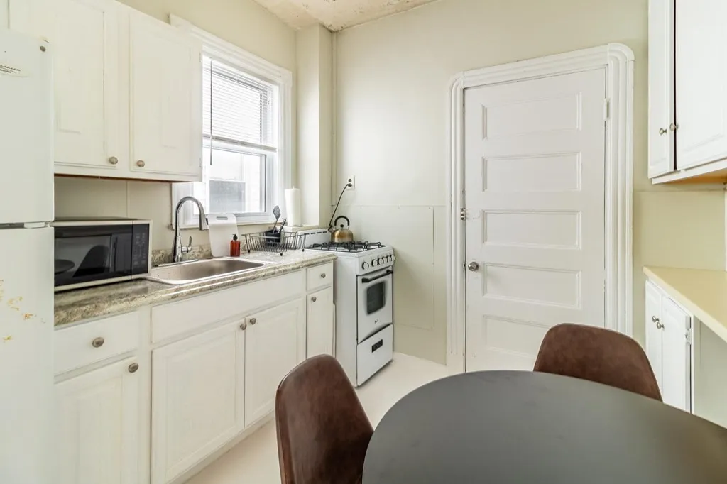 3 bed, 1 bath apartment for rent at 787 Columbia Rd Unit 1, Boston — photo 2 of 14