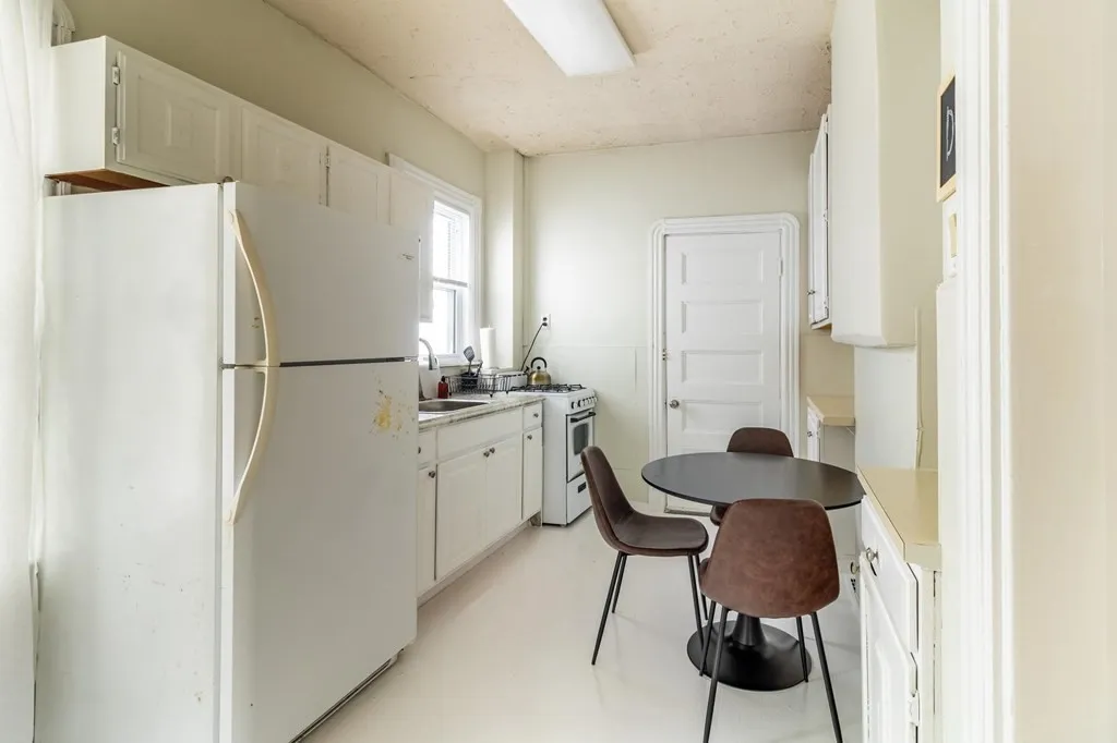 3 bed, 1 bath apartment for rent at 787 Columbia Rd Unit 1, Boston — photo 4 of 14