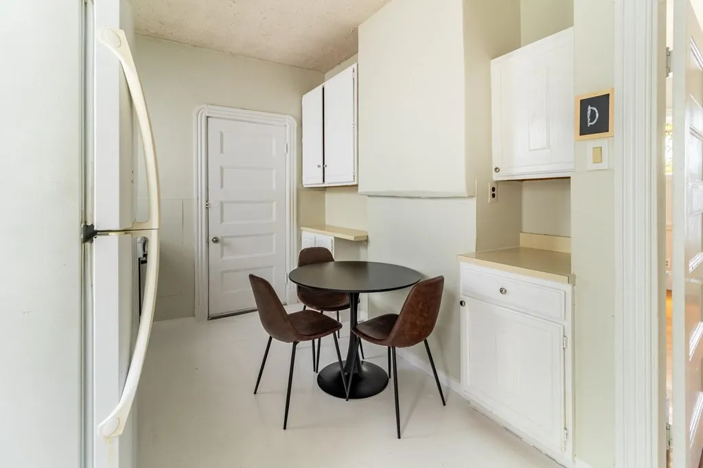 3 bed, 1 bath apartment for rent at 787 Columbia Rd Unit 1, Boston — photo 3 of 14