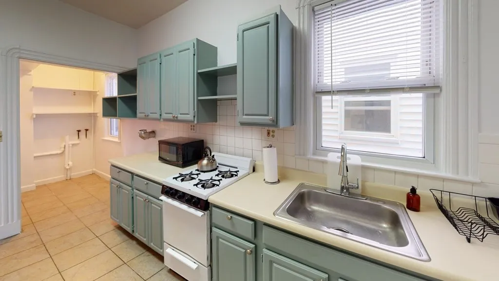 4 bed, 1 bath apartment for rent at 787 Columbia Rd Unit 2, Dorchester — photo 2 of 19