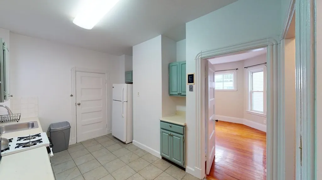 4 bed, 1 bath apartment for rent at 787 Columbia Rd Unit 2, Dorchester — photo 3 of 19