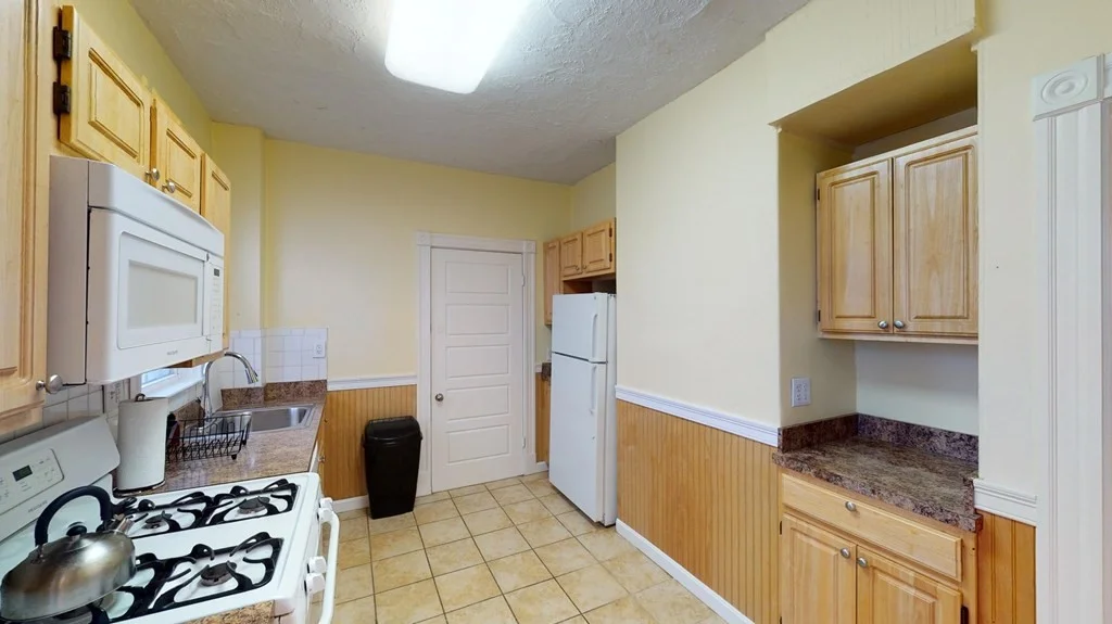 4 bed, 1 bath apartment for rent at 787 Columbia Rd Unit 3, Boston — photo 3 of 17