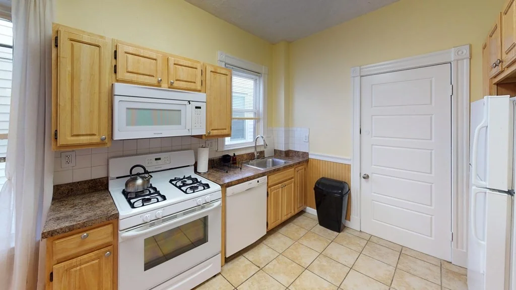 4 bed, 1 bath apartment for rent at 787 Columbia Rd Unit 3, Boston — photo 2 of 17