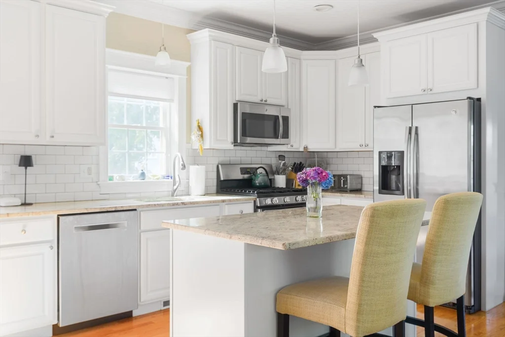 3 bed, 3 bath apartment for rent at 788 Belmont Unit 788, East Watertown — photo 5 of 20