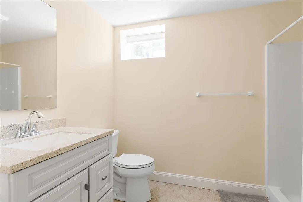 3 bed, 3 bath apartment for rent at 788 Belmont Unit 788, East Watertown — photo 17 of 20