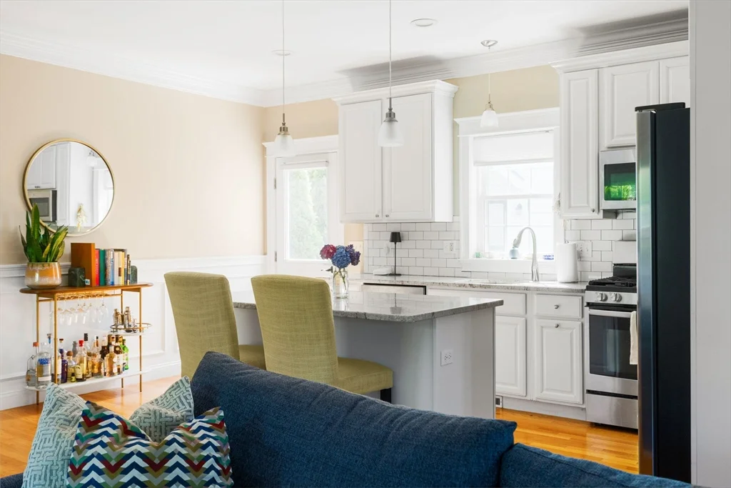 3 bed, 3 bath apartment for rent at 788 Belmont Unit 788, East Watertown — photo 4 of 20