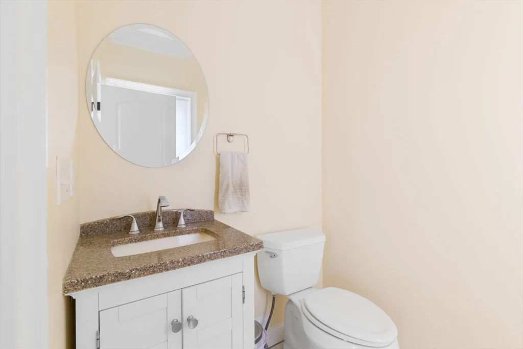 3 bed, 3 bath apartment for rent at 788 Belmont Unit 788, East Watertown — photo 8 of 20