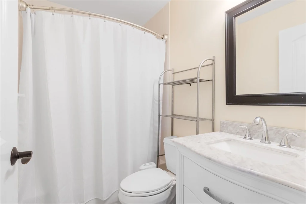 3 bed, 3 bath apartment for rent at 788 Belmont Unit 788, East Watertown — photo 14 of 20