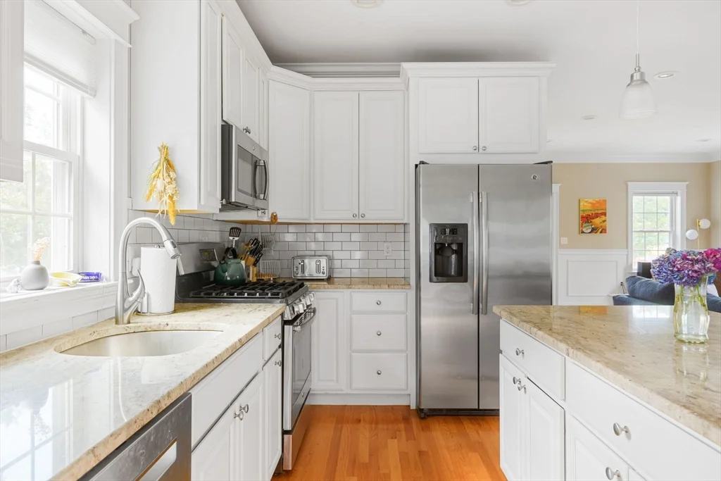 3 bed, 3 bath apartment for rent at 788 Belmont Unit 788, East Watertown — photo 3 of 20