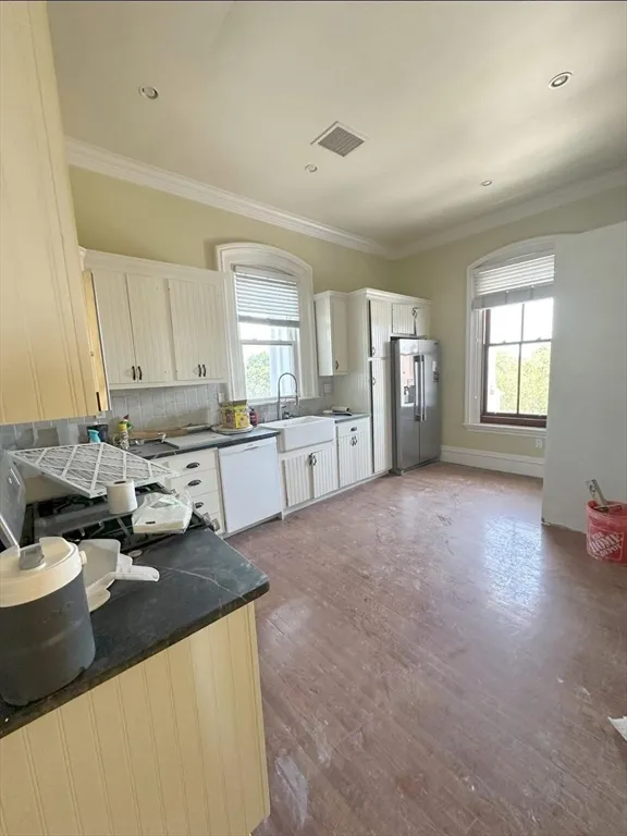 3 bed, 1 bath apartment for rent at 788 East Broadway Unit 3, South Boston — photo 10 of 13