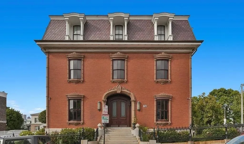 3 bed, 1 bath apartment for rent at 788 East Broadway Unit 3, South Boston — photo 2 of 13