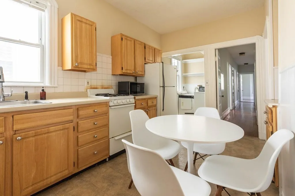 3 bed, 1 bath apartment for rent at 789 Columbia Rd Unit 1, Boston